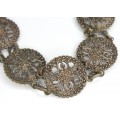 RAR: accesoriu victorian "Chatelaine skirt lifter." cca 1850. Marea Britanie